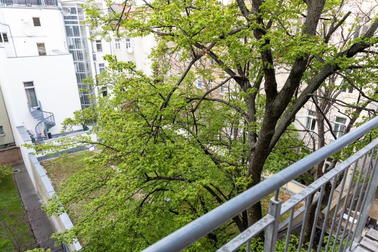 Moonlight Apartment With Porch Near Schoenbrunn And Westbahnhof Vídeň Exteriér fotografie